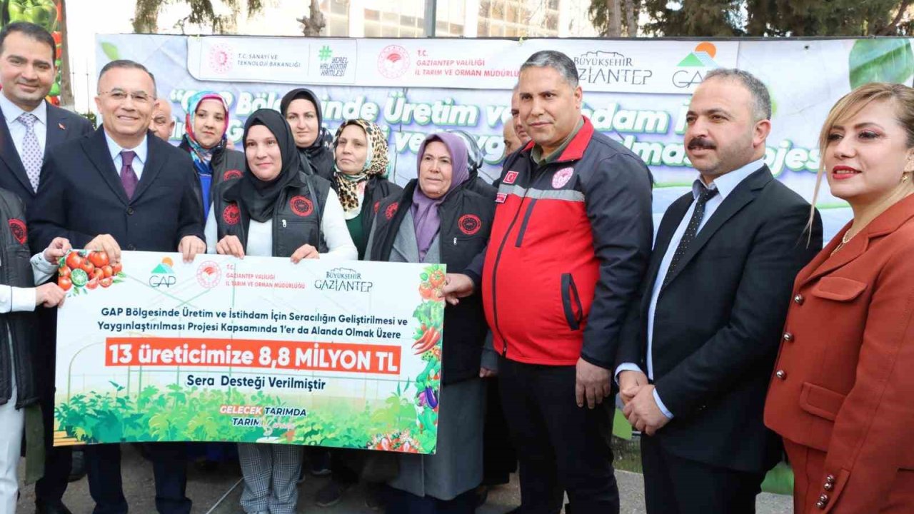 Gaziantep’te çiftçilere üzüm sıkma makinesi dağıtıldı