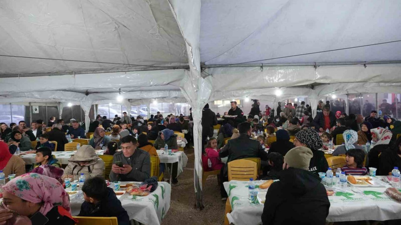Şehitkamil’den 5 bölgede iftar çadırı