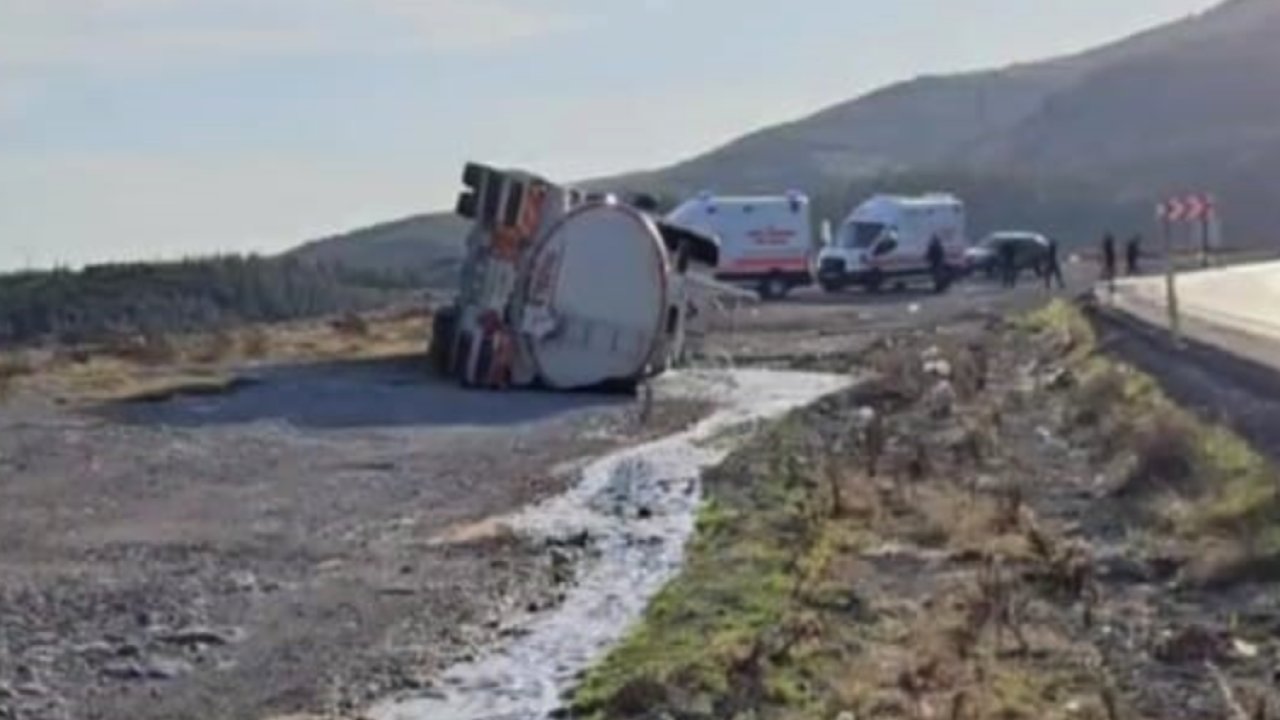 Gaziantep'te yakıt tankeri başka araca çarparak devrildi: 2 yaralı