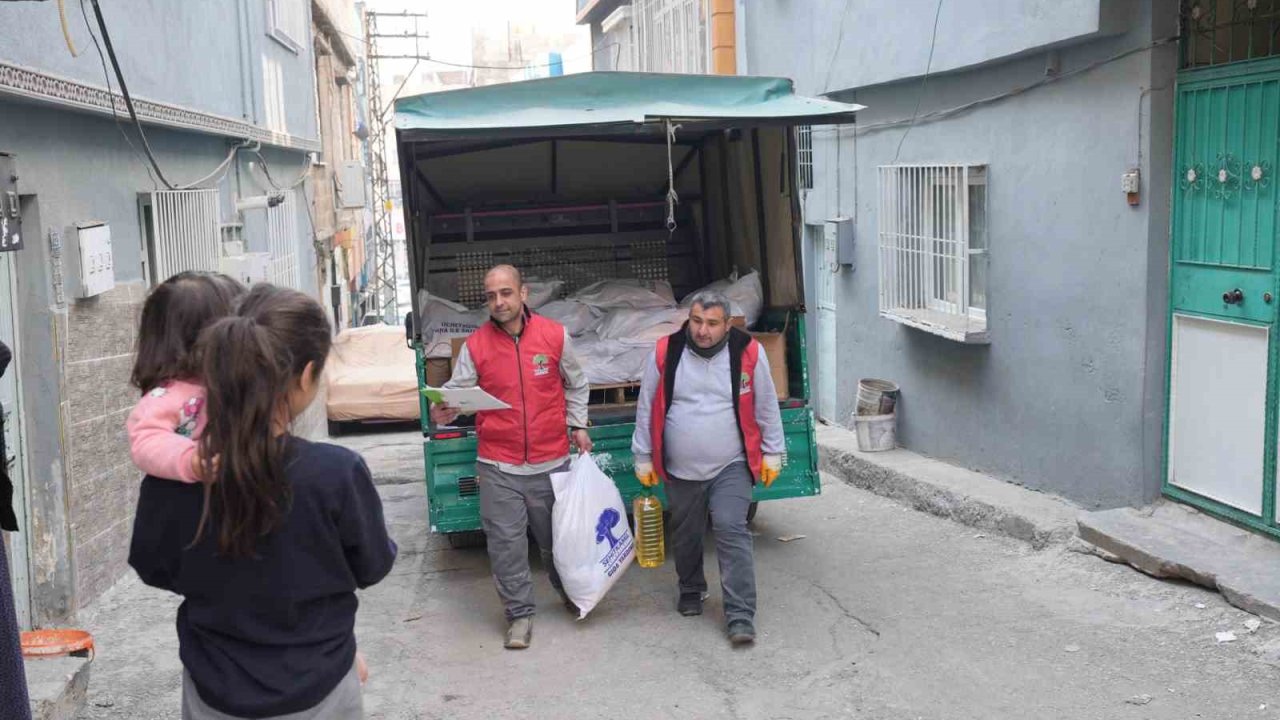 Umut Yılmaz'dan Dar Gelirli Ailelere Yardım Seli