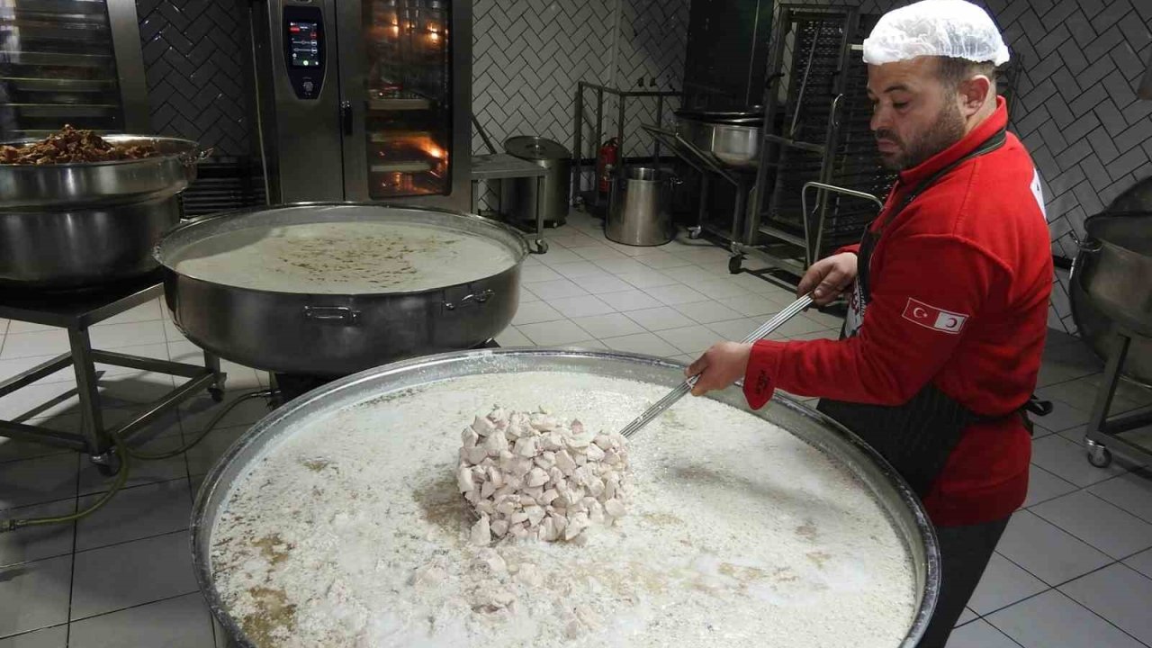 Gaziantep'te Her Gün 9 bin 200 kişiye sıcak yemek