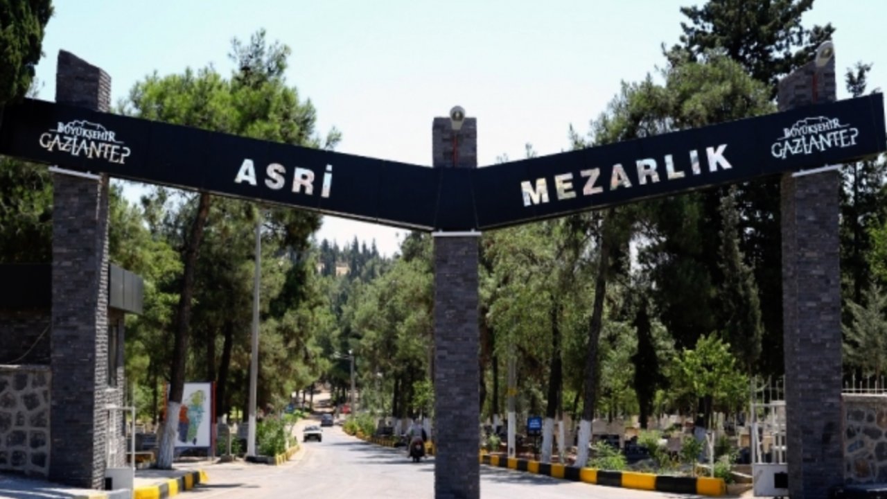 Gaziantep'te 300 bin kişi gömüldü! Asri Mezarlıkta Yer Kalmadı