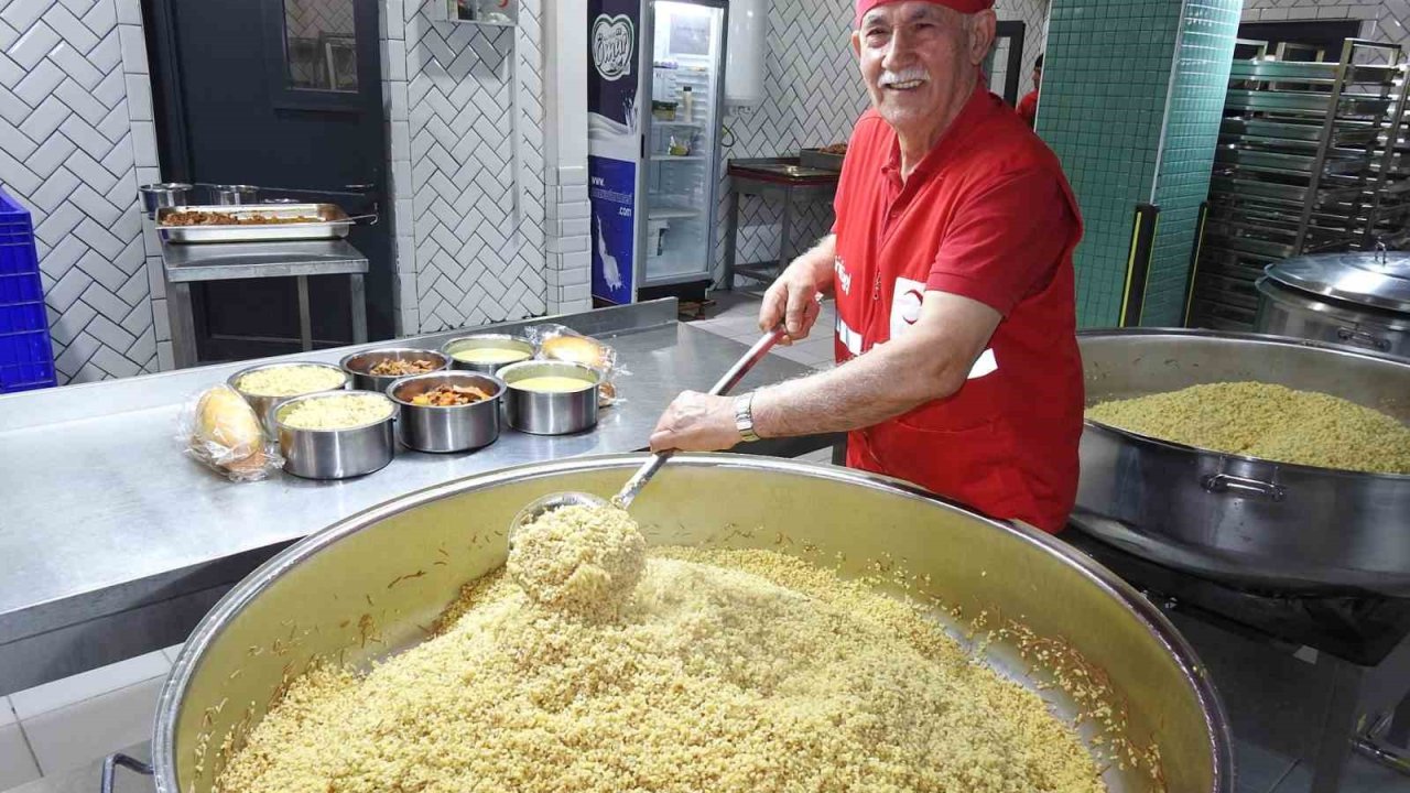 Gaziantep'te 78 Yaşındaki Hanifi Değer'in Azmi Hayranlık Bırakıyor