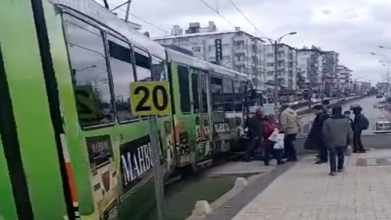 Gaziantep Üniversitesi Kavşağı'nda Tramvay Raydan Çıktı!