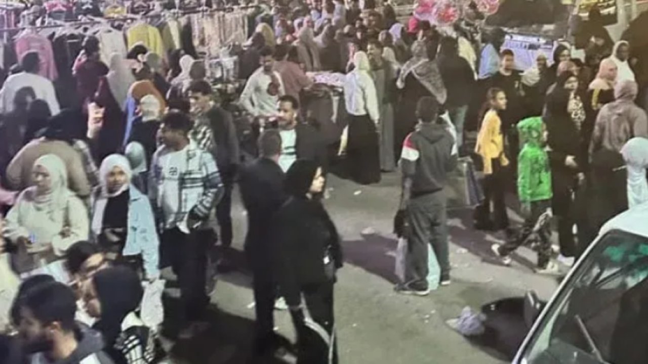 Gaziantep’te Bayram Öncesi İzdiham: İnönü Caddesi'nde Yoğunluk Zirveye Çıktı