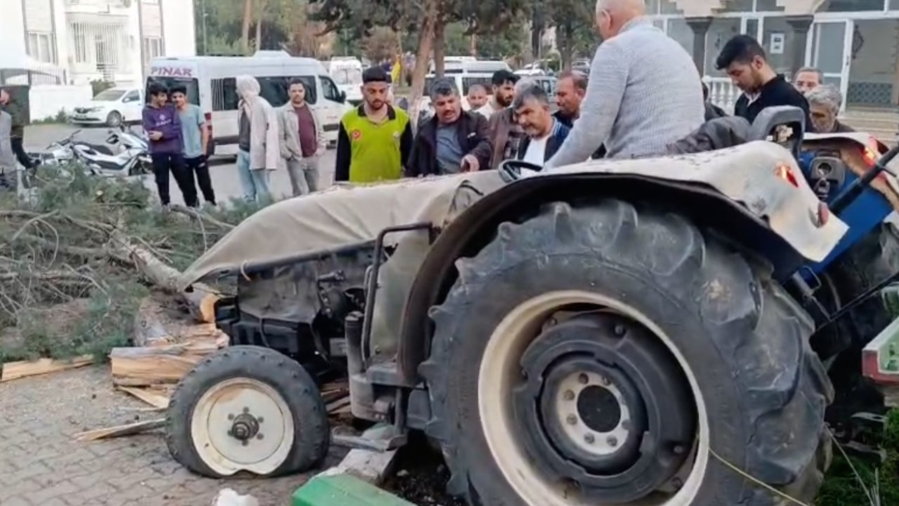 Nizip’te Feci Kaza: Servis Minibüsü ile Traktör Çarpıştı