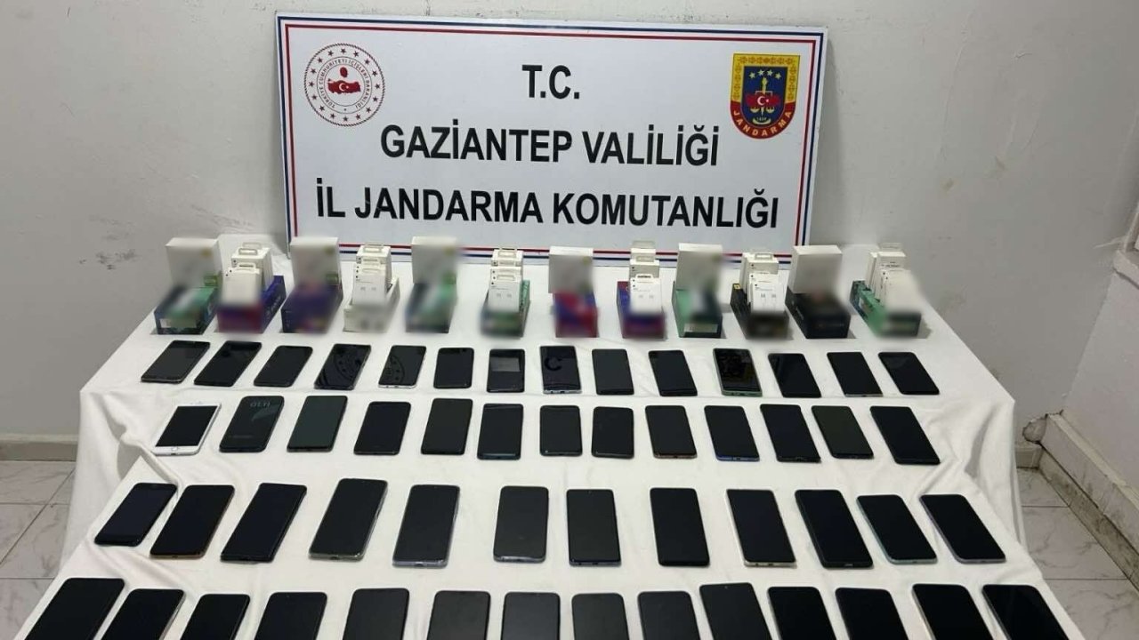 Gaziantep’te 2,7 milyonluk kaçak telefon ele geçirildi: İşte gözaltına alınanlar