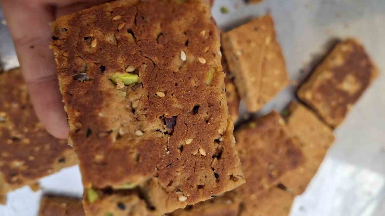 Gaziantep'te bayramın vazgeçilmezi kömbe geleneği yaşatılıyor