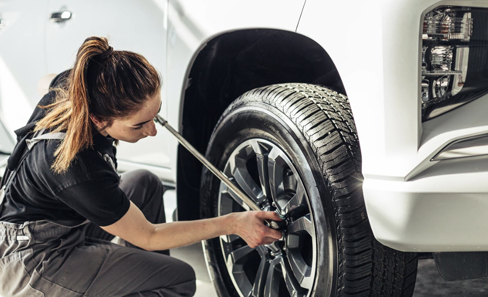 Kış Lastiği Dönemi Sona Erdi: 2025 Lastik Değişim Ücretleri Belli Oldu