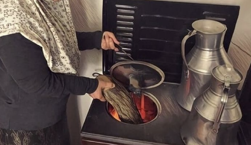 Gaziantep'te Bahar Ortasında Kış Hazırlığı! Vatandaşlar Kombi ve Sobalarını Yeniden Kuruyor