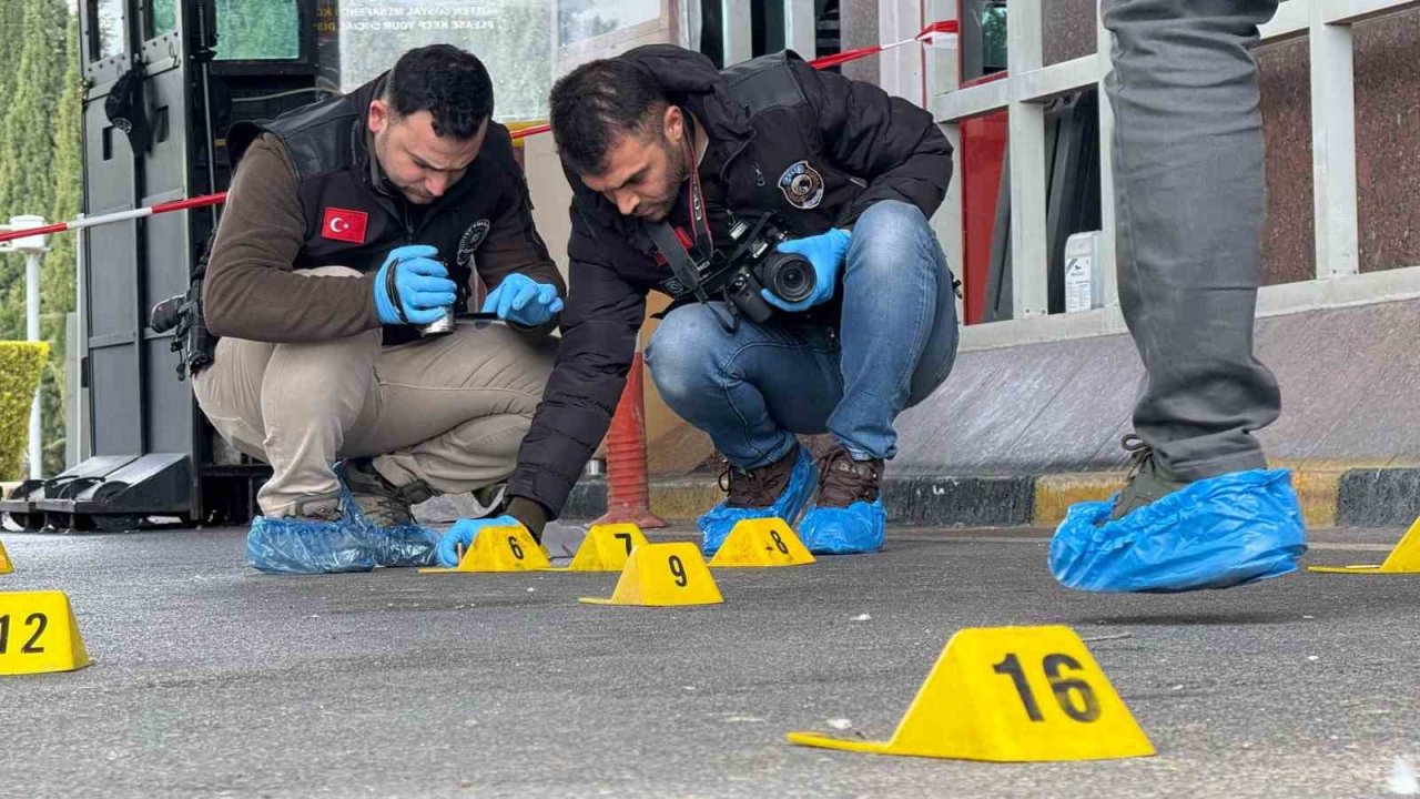 Gaziantep havalimanı girişinde silahlar konuştu: 1’i polis 2 yaralı
