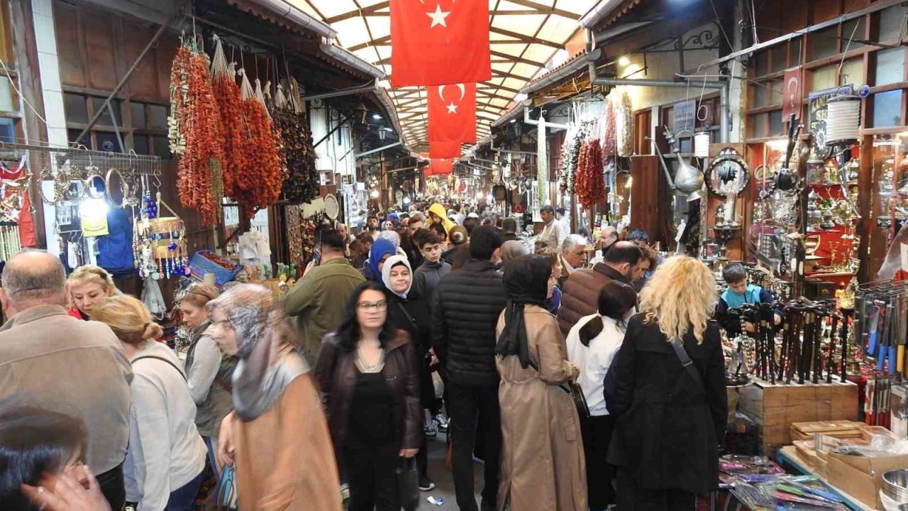 Gaziantep’teki esnafa çifte bayram yaşattılar