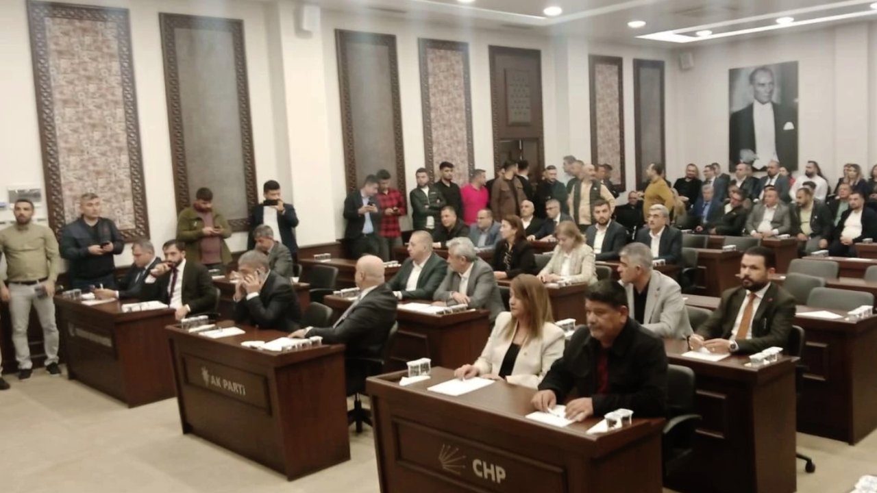 CHP Gaziantep'ten 5 Fire! Tatışmalı Şehitkamil Meclisi Başladı