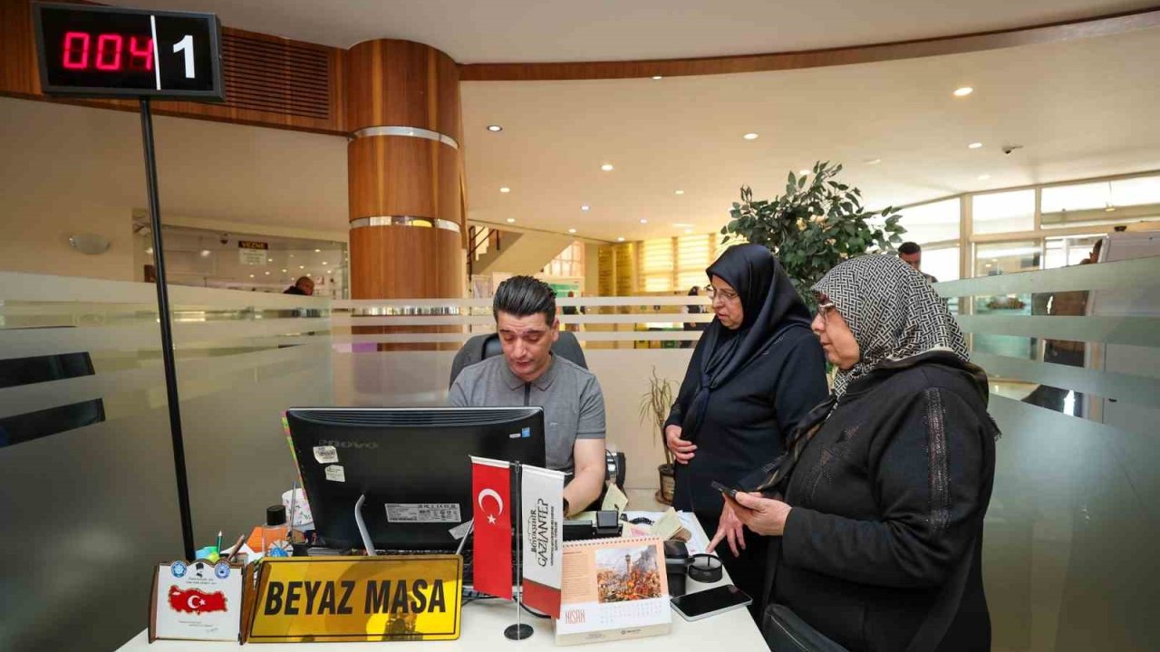 Fatma Şahin'in Umre Müjdesine Akın Ediyorlar! İşte Şartlar