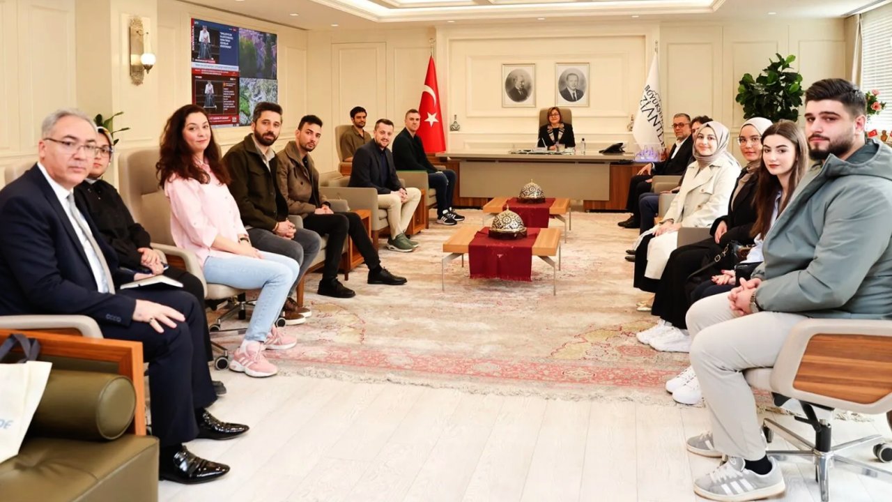 Genç Liderlerden Fatma Şahin’e Ziyaret