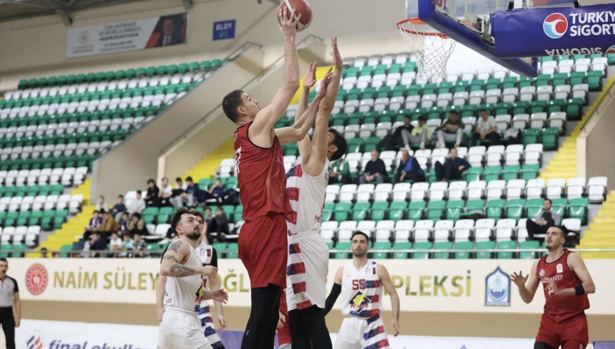 Play-Off Bileti Cebimizde! Gaziantep Basketbol’dan Farklı Galibiyet: 71-107