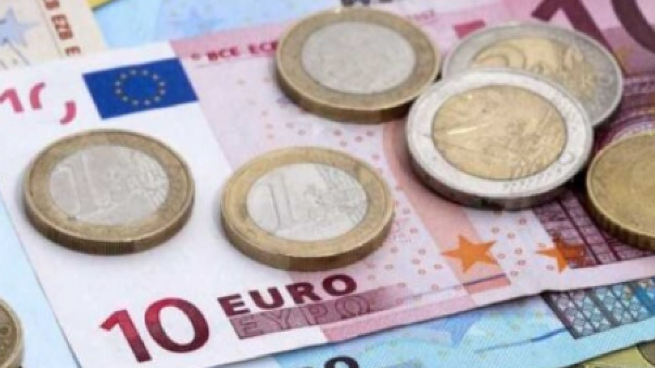 Gaziantep’te 14 Nisan 2025 Döviz Piyasası Dalgalı: Dolar Geri Çekildi, Japon Yeni ve Kanada Doları Yükselişte