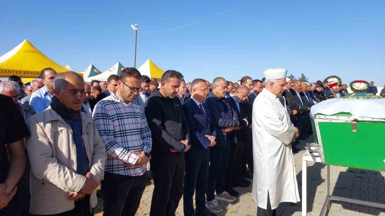 Gaziantep'te İş Ve Siyaset Dünyası Bu Cenazeye Akın Etti!