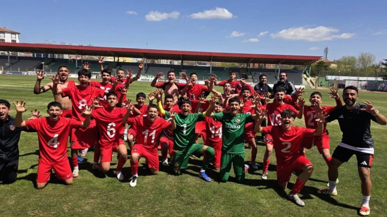 Gaziantep FK'nın Alt Yapısı Uçuşa Geçti! Şampiyonluğa Koşuyorlar