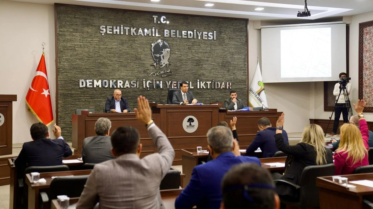 Gaziantep Şehitkamil Meclisi'nde Siyasi Deprem