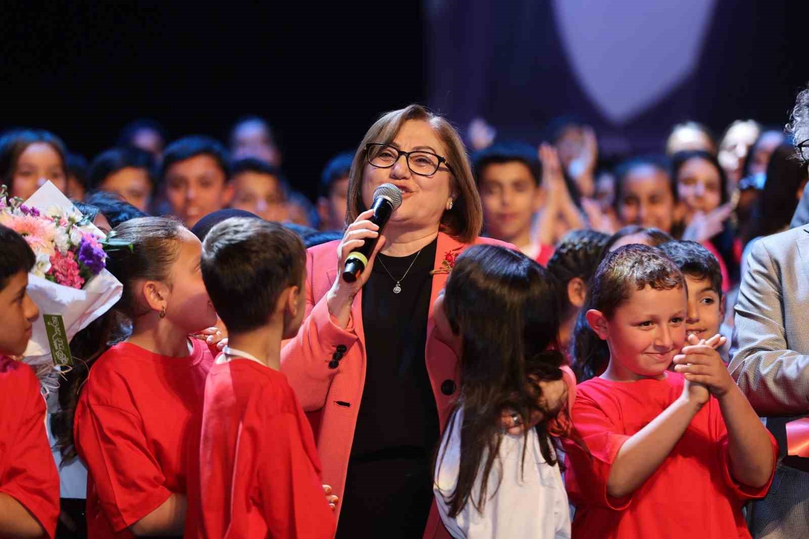 Gaziantep Büyükşehir’in destekleriyle bin çocuk 23 Nisan’ı şarkılarla kutladı