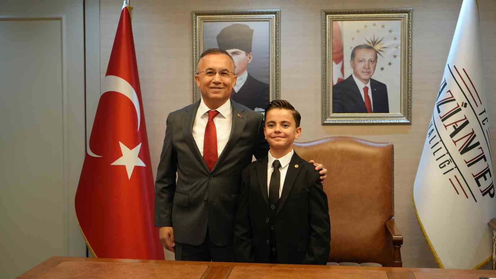 Vali Çerber, 23 Nisan’da koltuğunu kime devretti?
