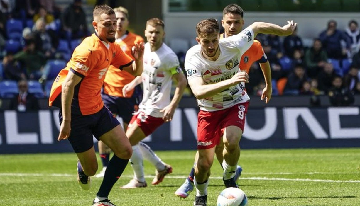 Gaziantep FK'ya Hakem Darbesi: Üst Sıralara Tırmanma Fırsatı Skandal Kararlarla Gitti