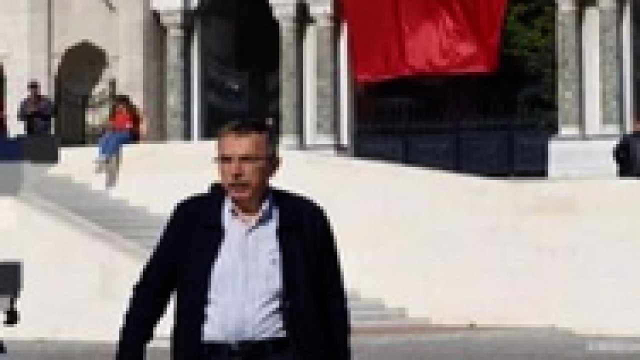 “İnsan çevresindeki beş  kişinin ortalamasıdır”