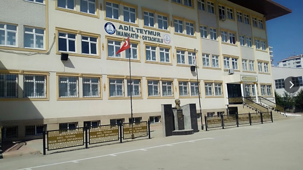 Gaziantep'te Bu Ortaokul'da Neler Oluyor? Kim Neden Verdi Bu Kararı?
