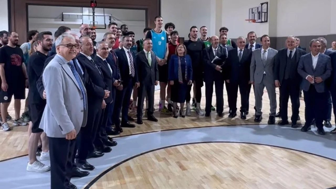 Gaziantep Basketbol’a Moral Desteği! Vali ve Belediye Başkanı’ndan Play-Off Öncesi Sürpriz Ziyaret