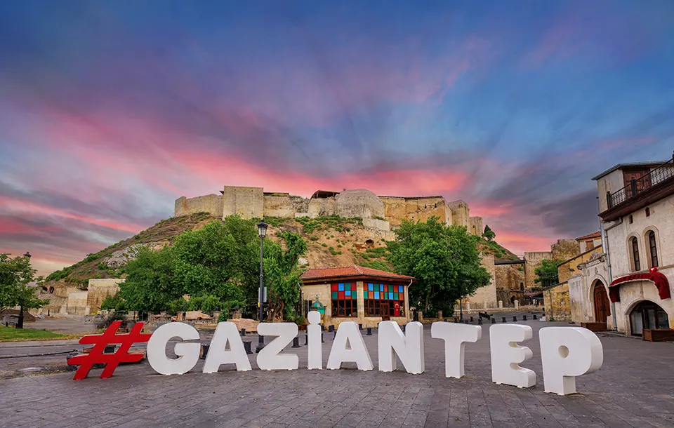 Gaziantep'te  Nisan 2025 Cumartesi Hafta Boyunca Güneşli Günler: Hava Durumu Detayları (26-30 Nisan 2025)