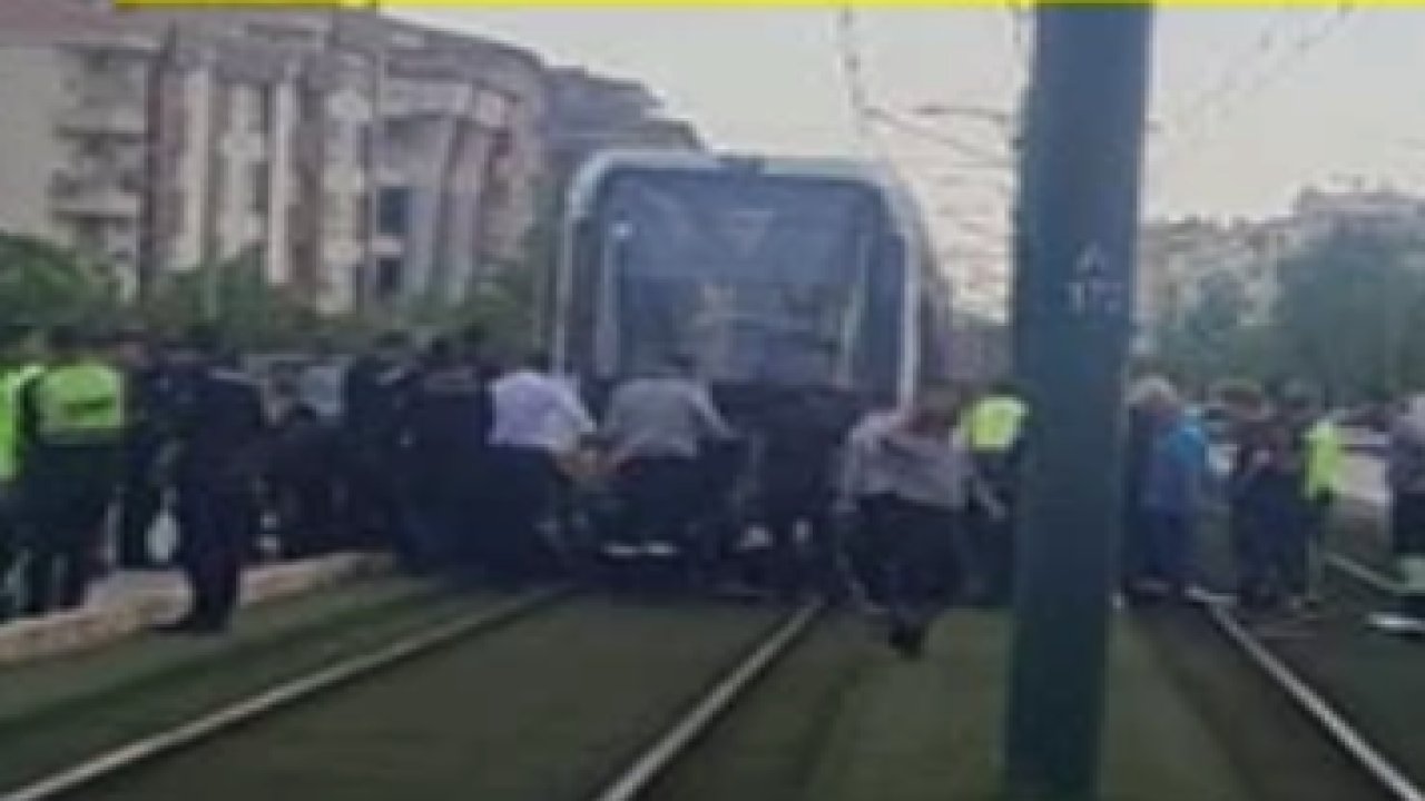 Gaziantep'te tramvay yolunda zincirleme kaza! Yaralılar Var