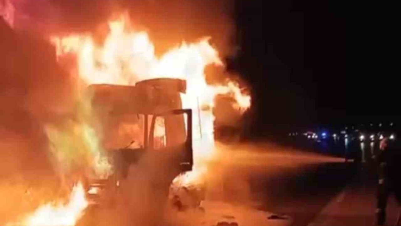Gaziantep'te tır alev alev yandı