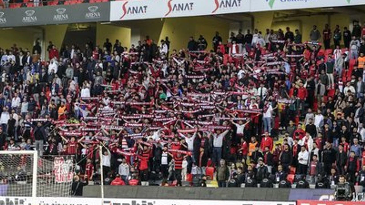 Gaziantep FK Tribünleri Sessizliğe Büründü: Fenerbahçe Maçında 4 Dakikada Gelen 3 Gol Hayal Kırıklığı Yarattı