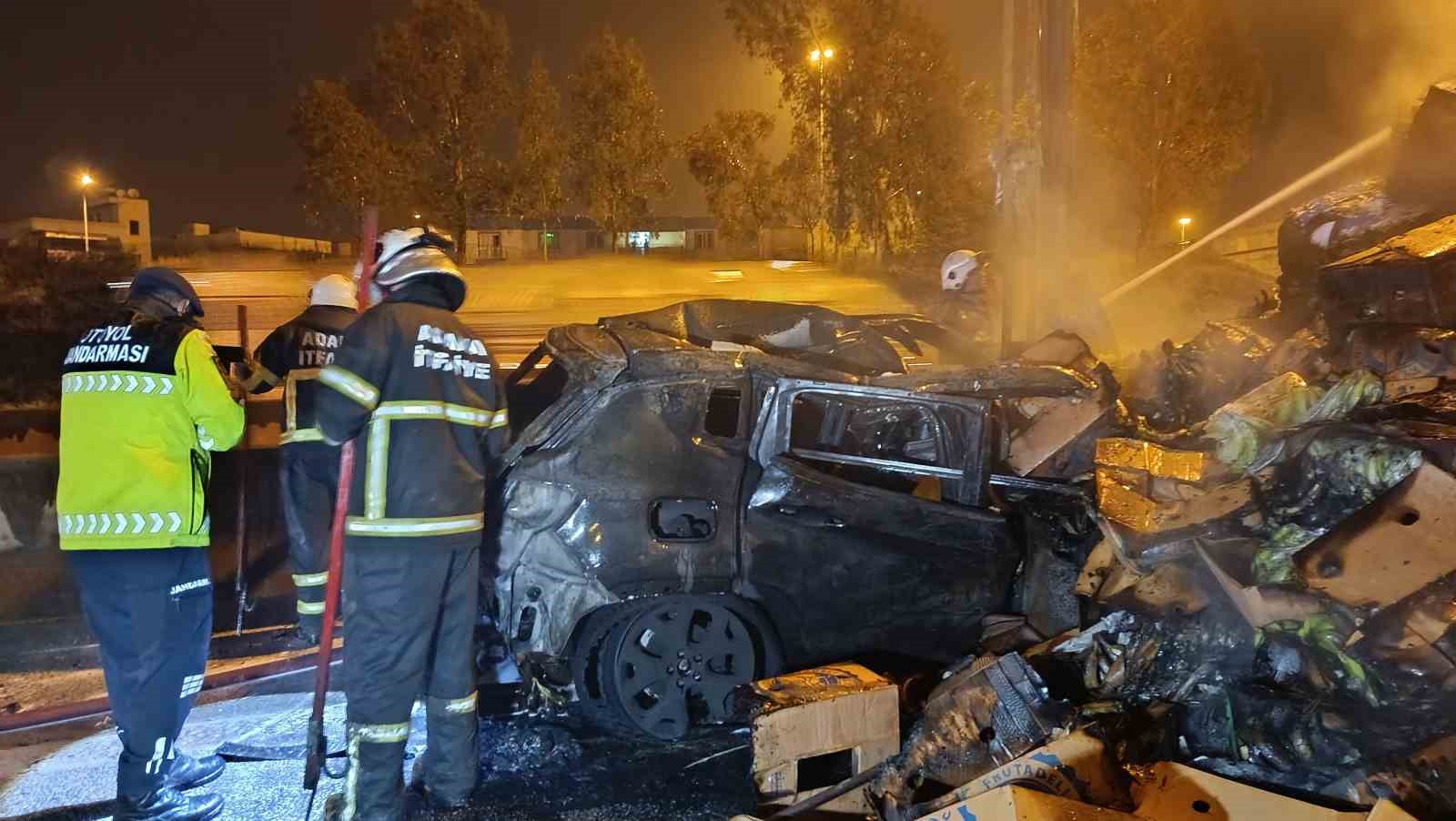 Tarsus-Adana-Gaziantep Otoyolu'nda faciadan dönüldü! Cip yanarak küle döndü