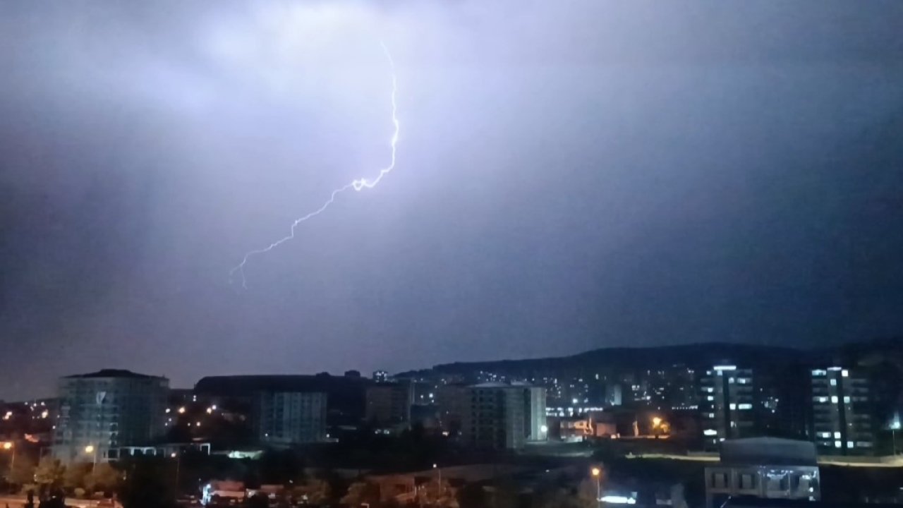 Gaziantep’te Böylesi Görülmedi: 'Şimşekler Geceyi Gündüze Çevirdi'