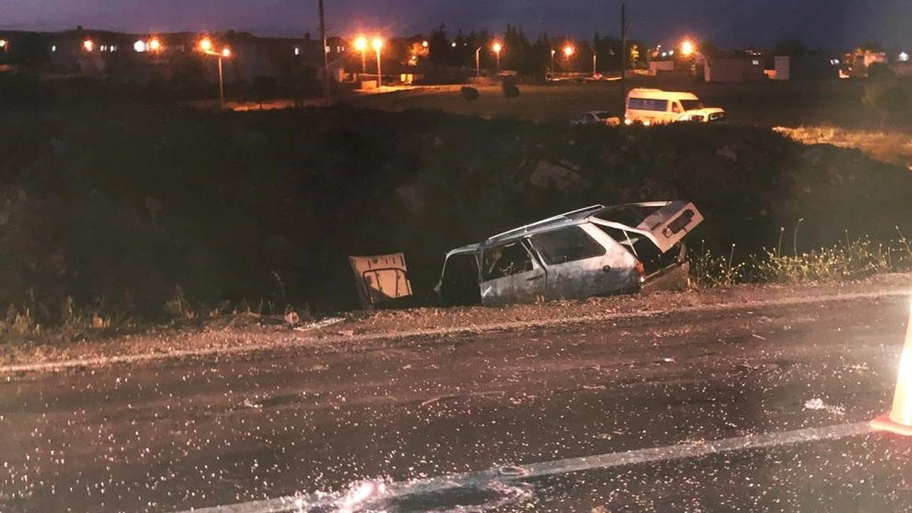 Gaziantep'te otomobil ile minibüsün çarpıştığı kazada 3 kişi yaralandı