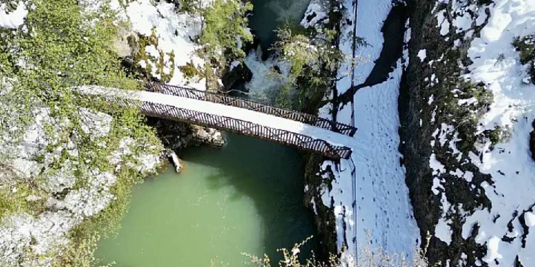 Aşkın Yasını Doğada Tutmak: Kalbi Kırıkların Yeni Mabedi Ulukaya Şelalesi