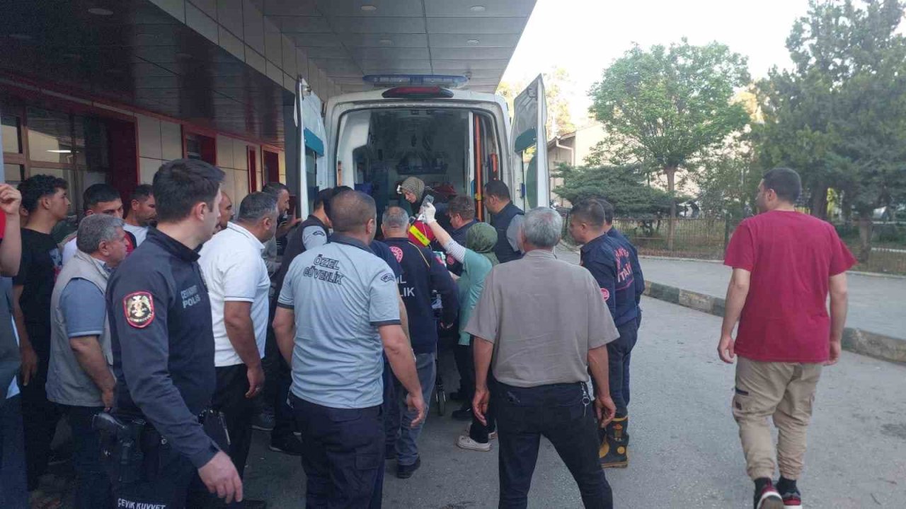 Gaziantep'te Can Pazarı Yaşandı! Sulama kanalı düşen çocuğu annesi kurtardı