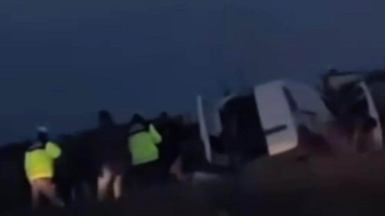 Gazintep'te Feci Kaza! 2 Araç Kafa Kafaya Çarpıştı