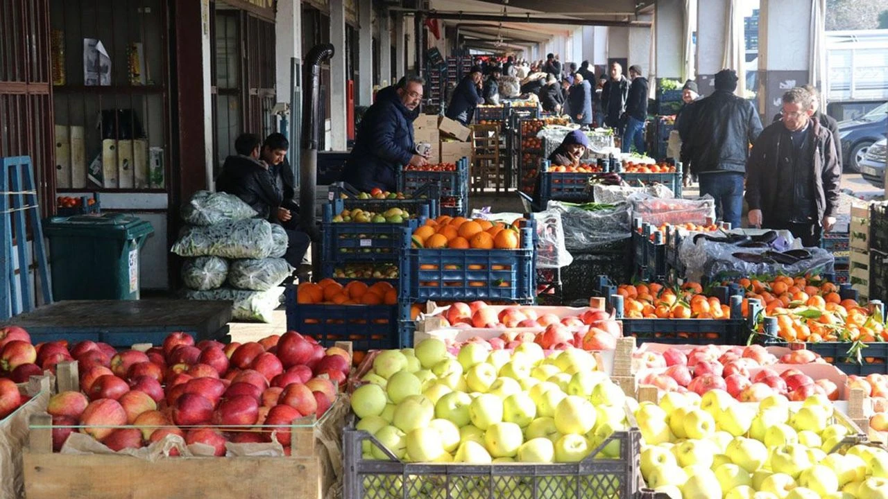 Gaziantep’te Hal Fiyatlarında Geniş Yelpaze: Meyve-Sebzede Gözler Çilek ve Üzümde!