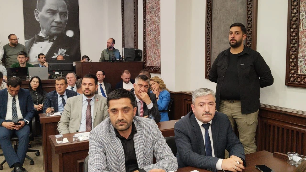Gaziantep’te Şehitkamil Belediye Meclisi’nde Gergin Oturum: CHP’liler Terk Etti, Eski Üyelerle Çoğunluk Sağlandı