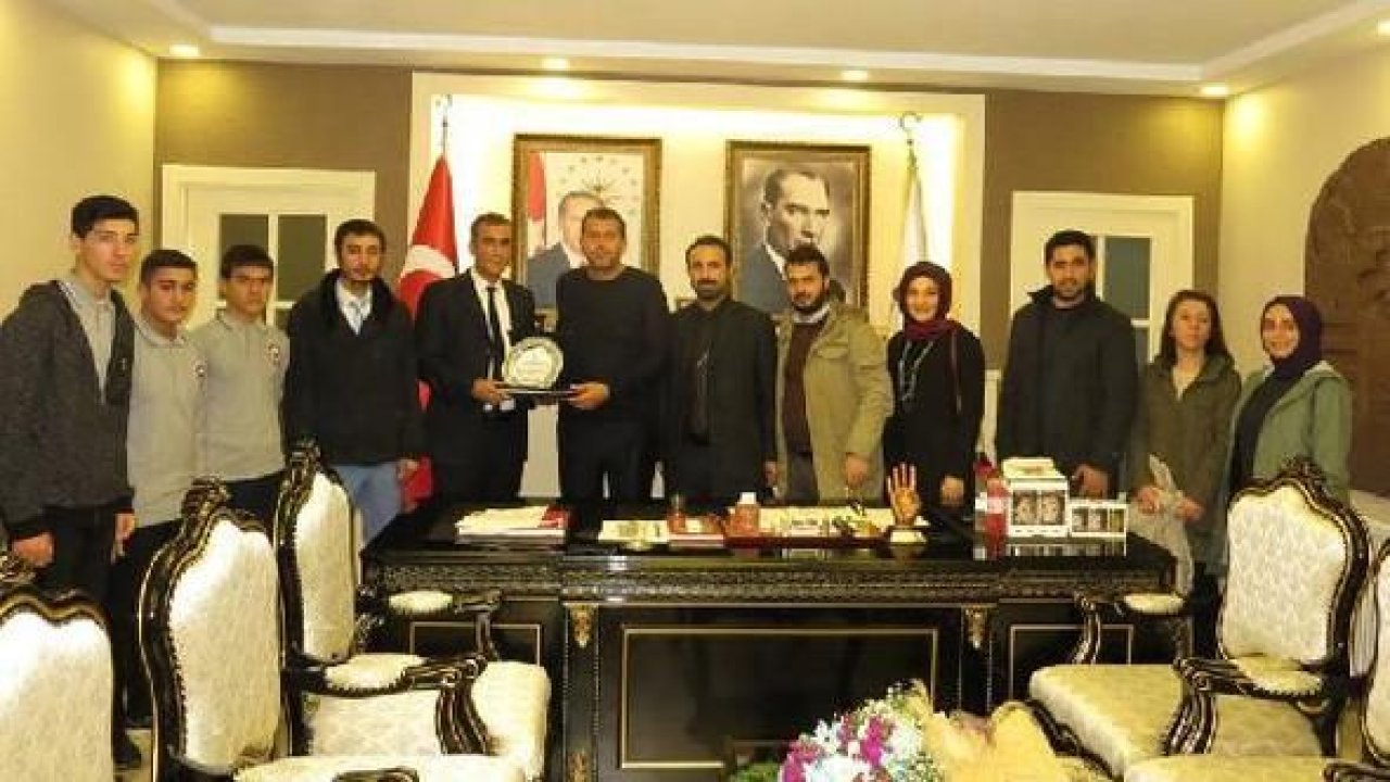 Öğretmenlerden, Başkan Vural'a teşekkür plaketi