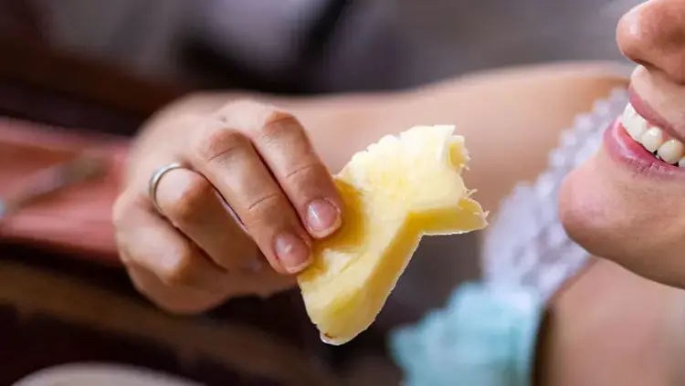 Gece Tüketildiğinde Etkisi Katlanıyor! Bağışıklığı Güçlendiriyor, Sindirimi Kolaylaştırıyor: Ananasın Bilinmeyen Mucizevi Faydal