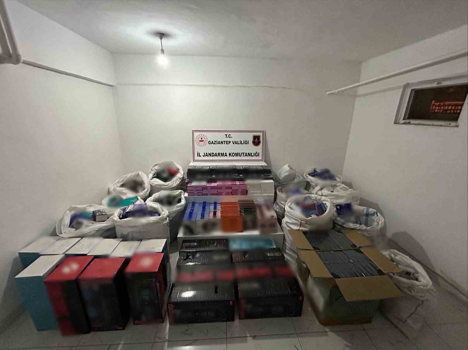 Gaziantep'te milyonluk kaçak elektronik eşya ele geçirildi: Gözaltılar var...