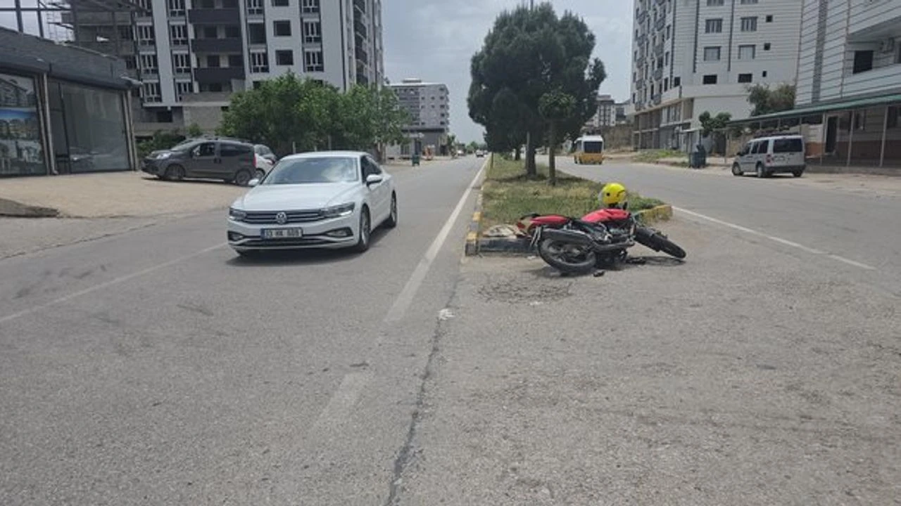 Gaziantep'te Kavşakta Can Pazarı! Otomobil Motosiklete Çarptı
