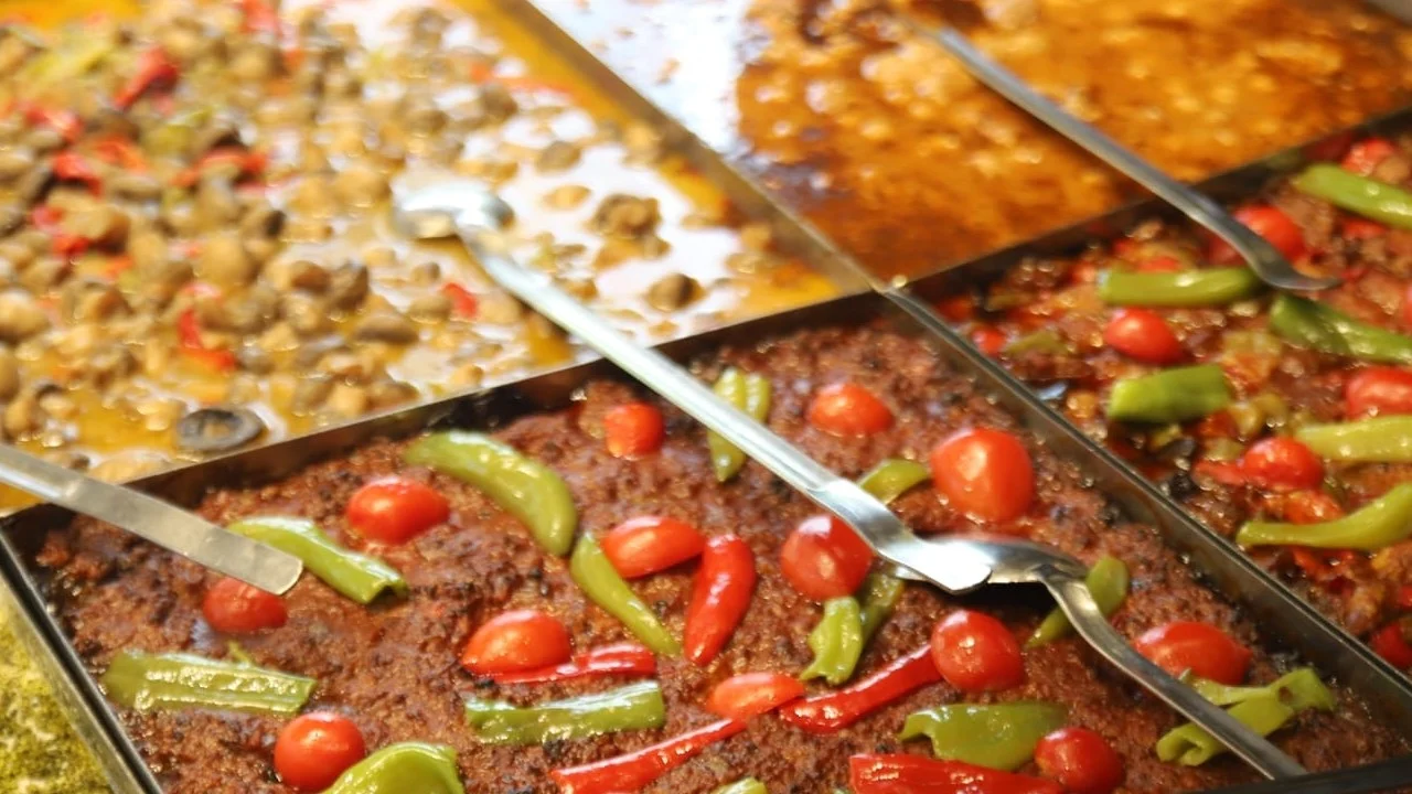 Gaziantep’te Taraftarlar Yöresel Lezzetlere Doyacak: 100 Çeşit Yemek Hazırlığı Başladı!