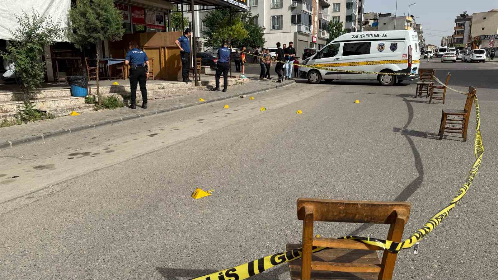 Gaziantep'te kıraathane önünde 25 yaşındaki genç resmen kurşun yağmuruna tutuldu