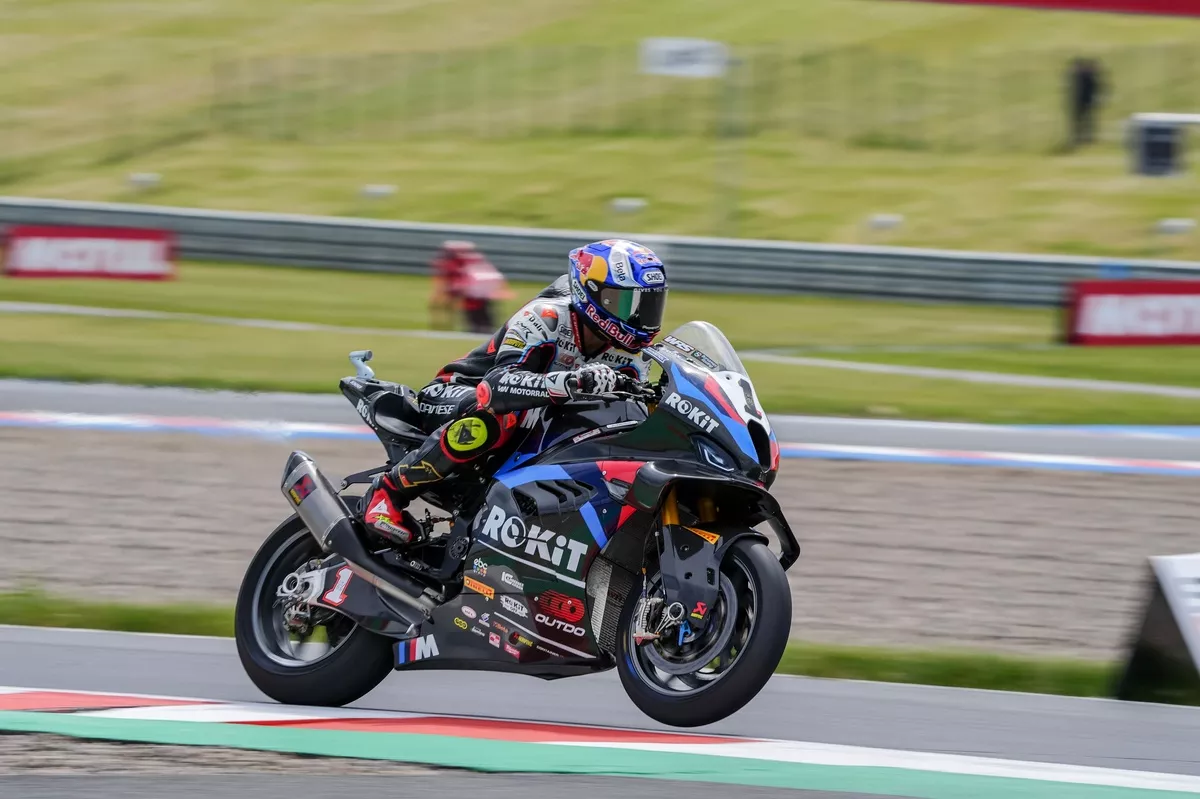 WSBK Çekya 1. Yarışında Tarihi Zafer: Toprak Razgatlıoğlu İlk Yarışı Kaptı