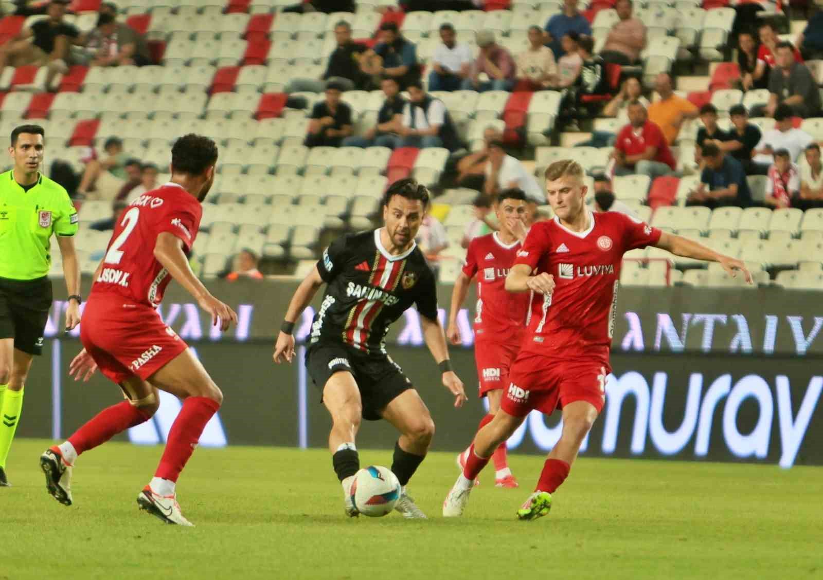 Trendyol Süper Lig'de Gol Sesi Çıkmadı: Antalyaspor ile Gaziantep FK Yenişemedi! (0-0)